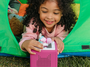 Child playing with Peppa Pig: Peppa's Bedtime Stories Tonie audio figurine and Toniebox 2