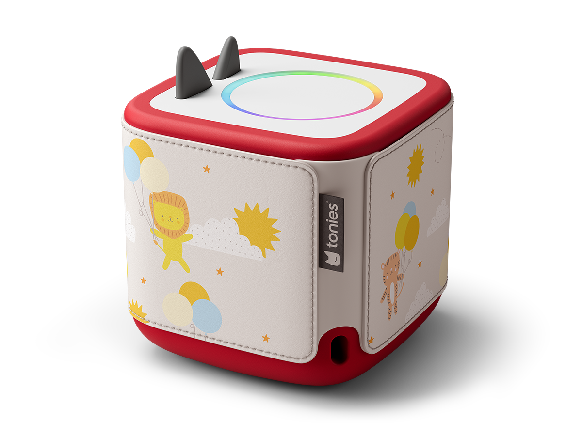 Side view of Toniebox 2 with lion, balloons, sun and clouds on it