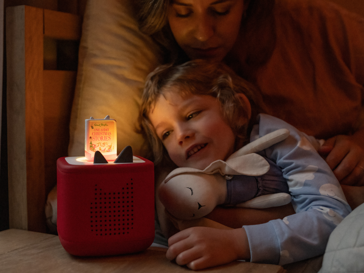 mother and child listening to Enid Blyton One-A-Day Christmas Stories Book Tonie on a red toniebox 2