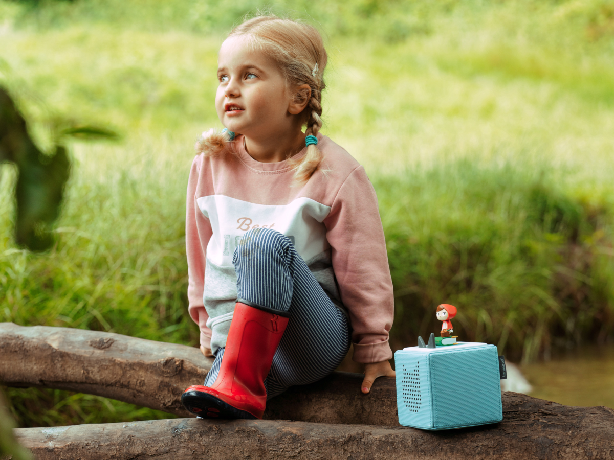Child Playing With Favorite Tales: Red Riding Hood And Other Fairy Tale Stories Tonie