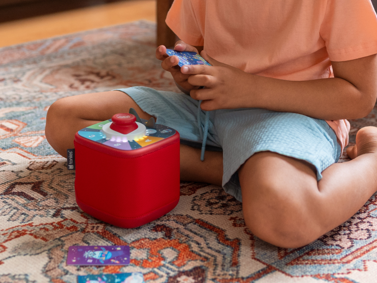 Kids Playing With A Red Toniebox 2 And The Quizzles Technology Tonieplay