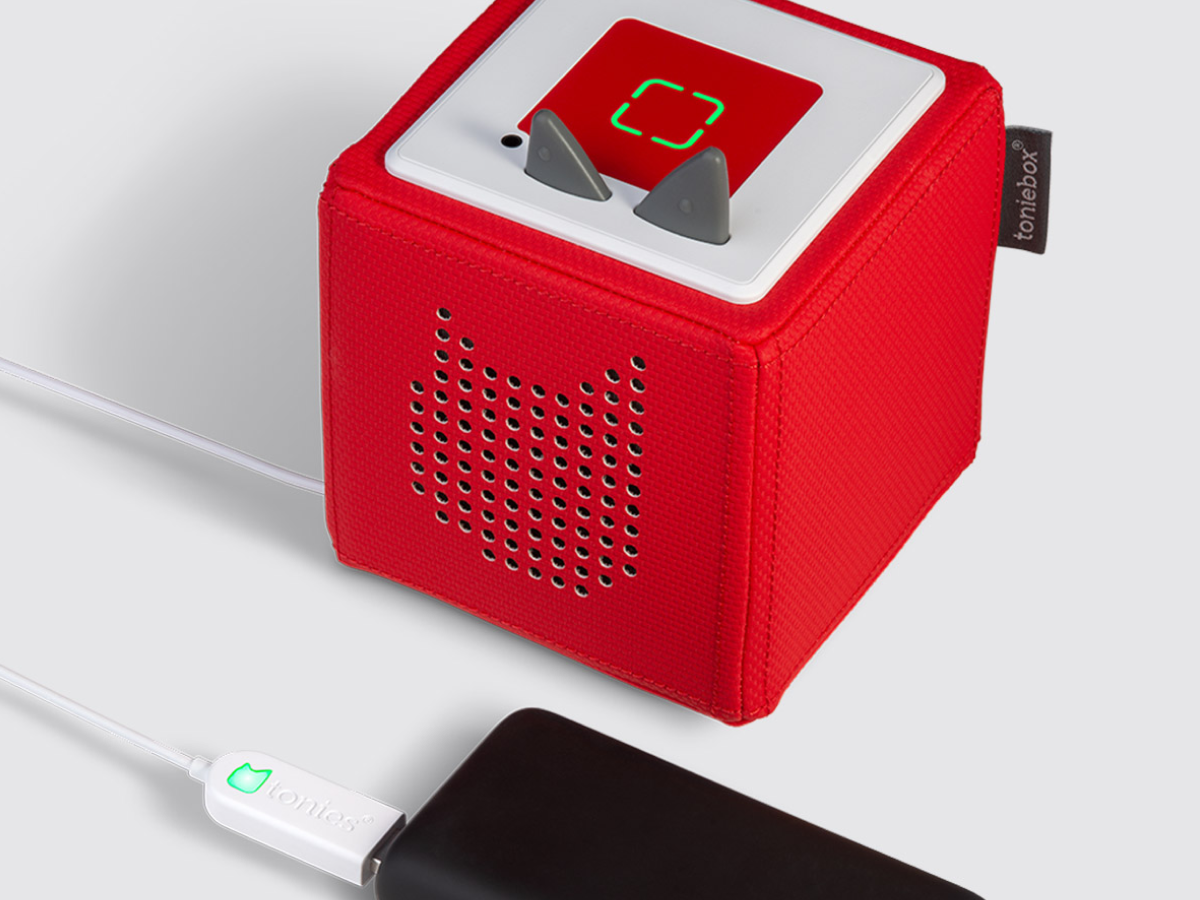 USB Toniebox Charging Cable connected to Toniebox 1